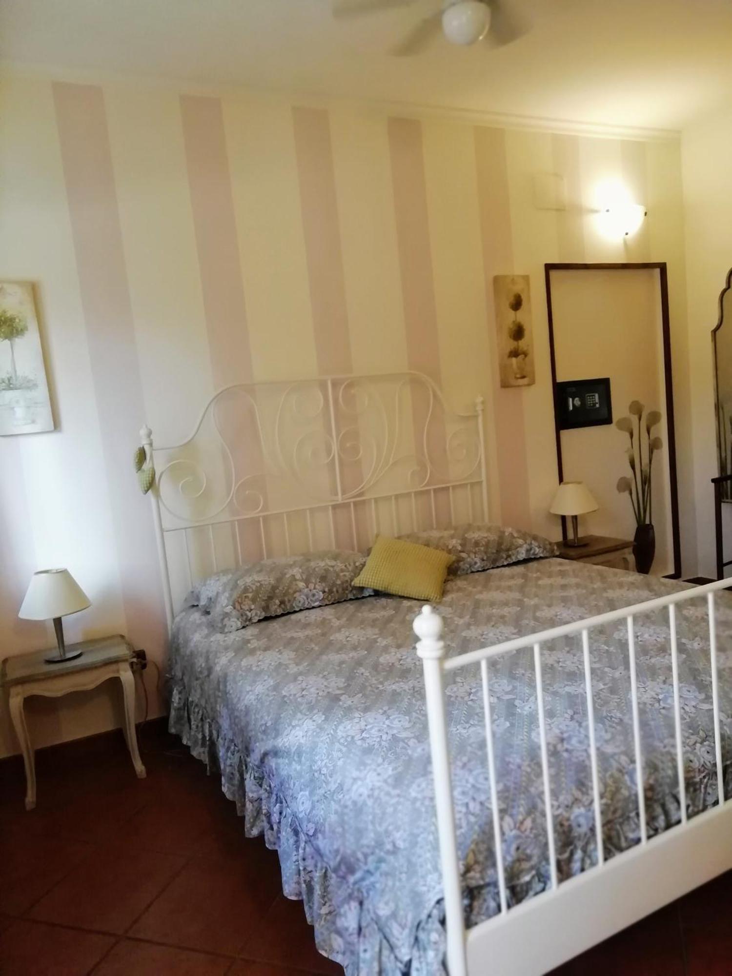 Bed&Breakfast La Siepe Pinerolo Habitación foto